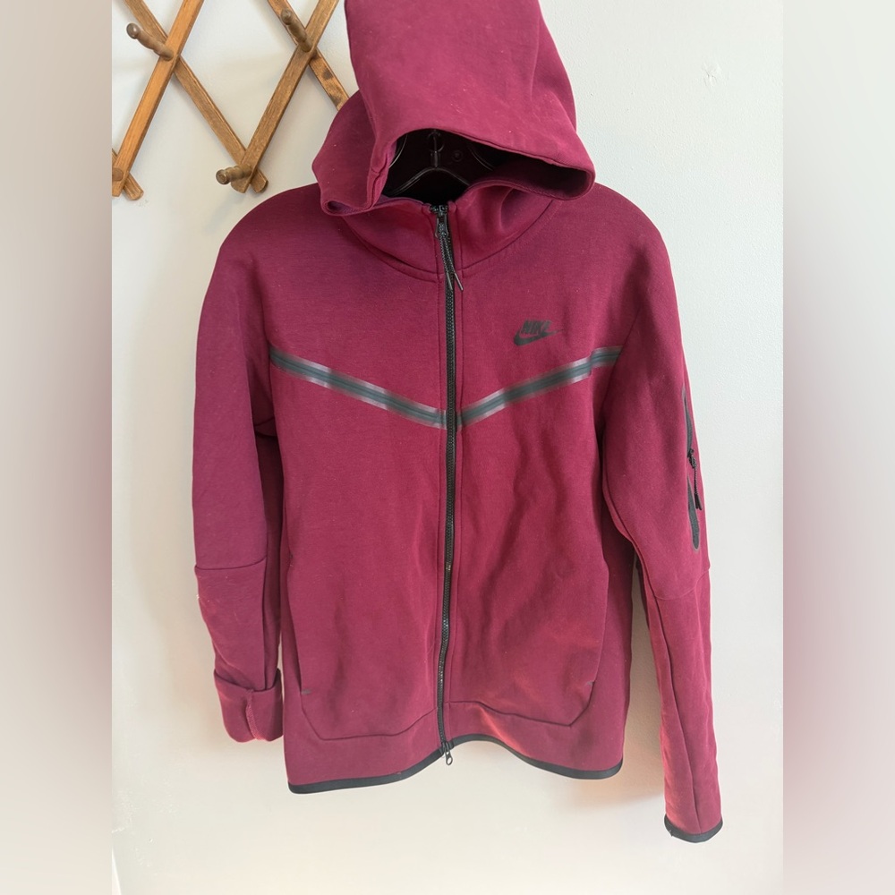 Nike Tech Fleece Full-Zip Hoodie Burgundy S